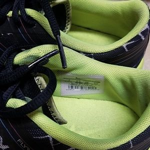 Nike Shoes - Nike dual fusion flywire sneakers Nike Shoes - Nike dual fusion flywire sneakers
